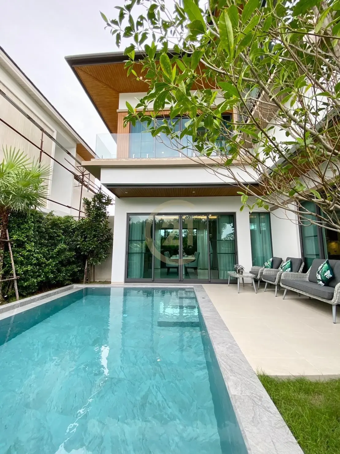 Spacious 4-Bedroom Modern Villa with Private Pool in Pasak