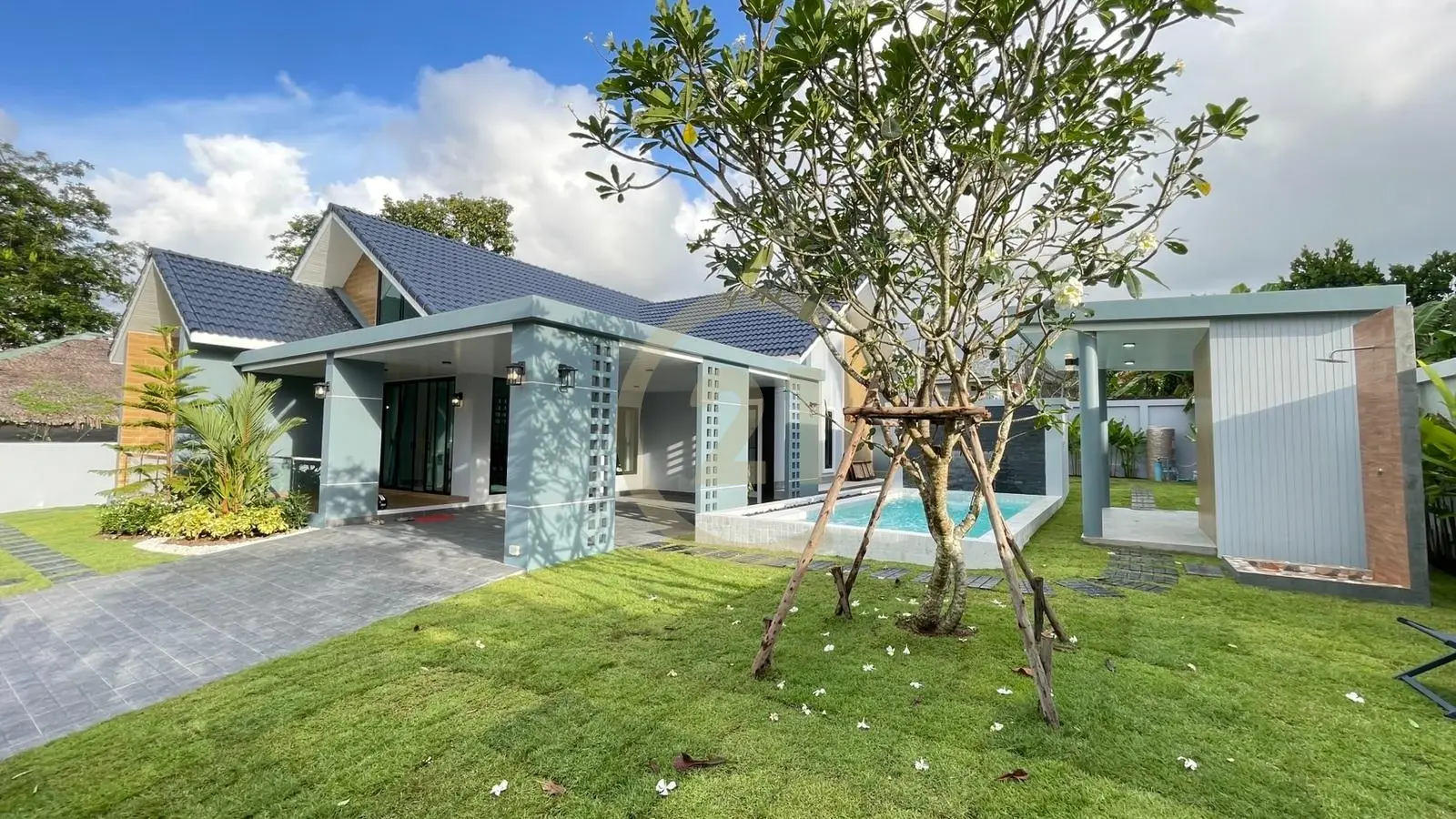Modern 3-Bedroom Villa with Pool and Spacious Garden in Pasak, Phuket