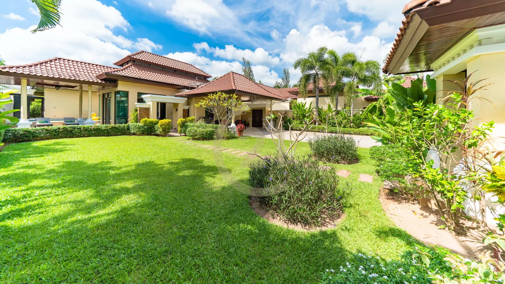 4 Bedroom Luxury Pool Villa for Rent in Ocean Palms