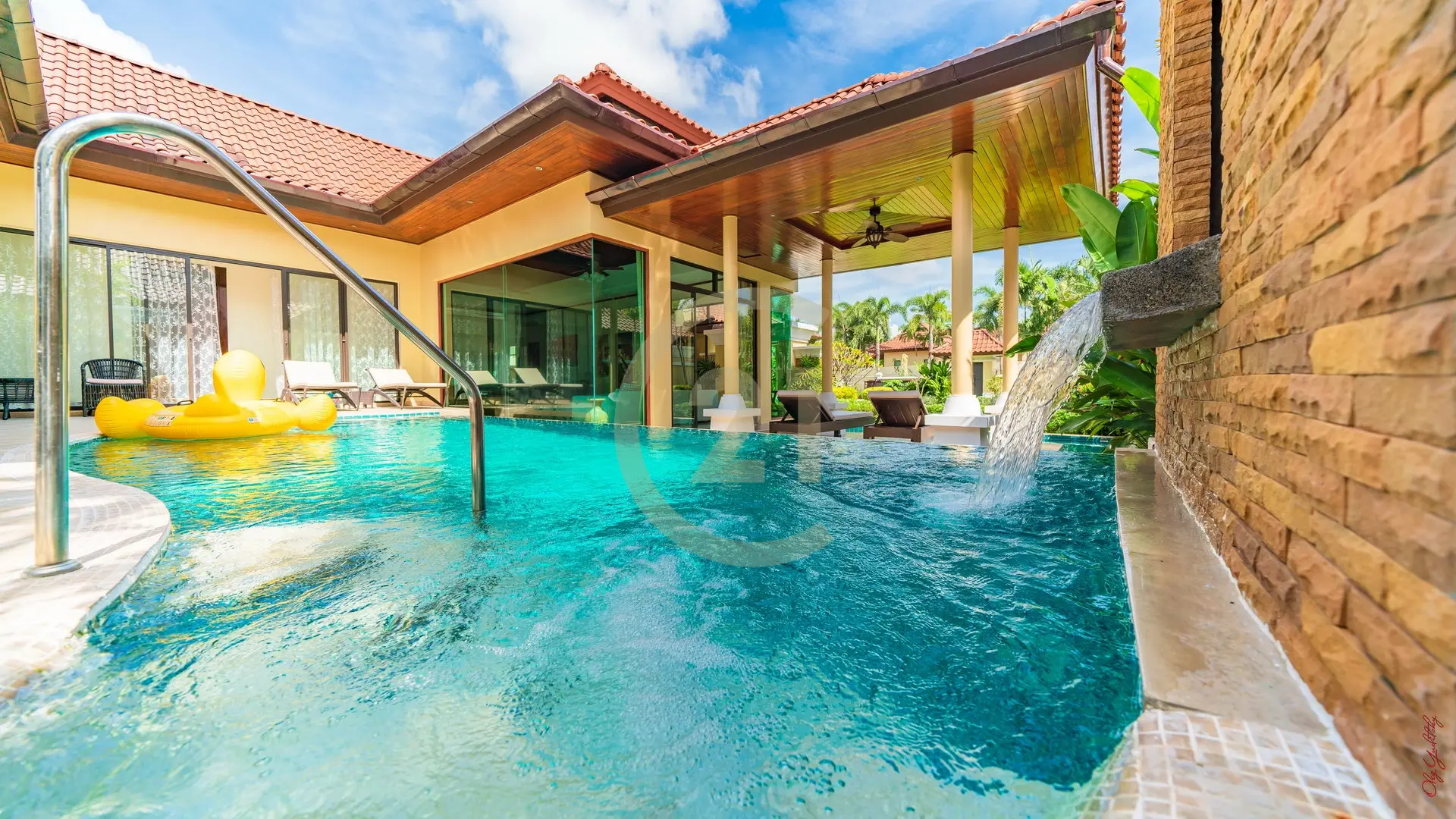 4 Bedroom Luxury Pool Villa for Rent in Ocean Palms