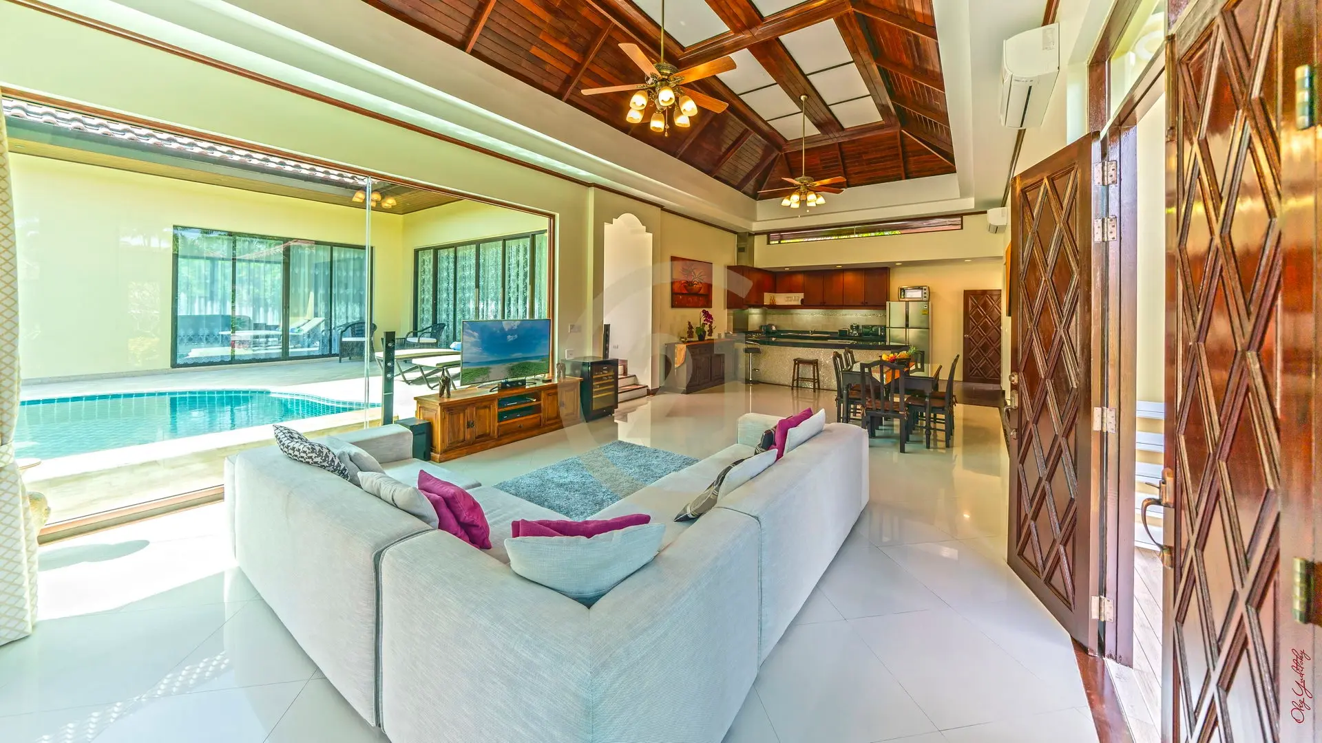 4 Bedroom Luxury Pool Villa for Rent in Ocean Palms