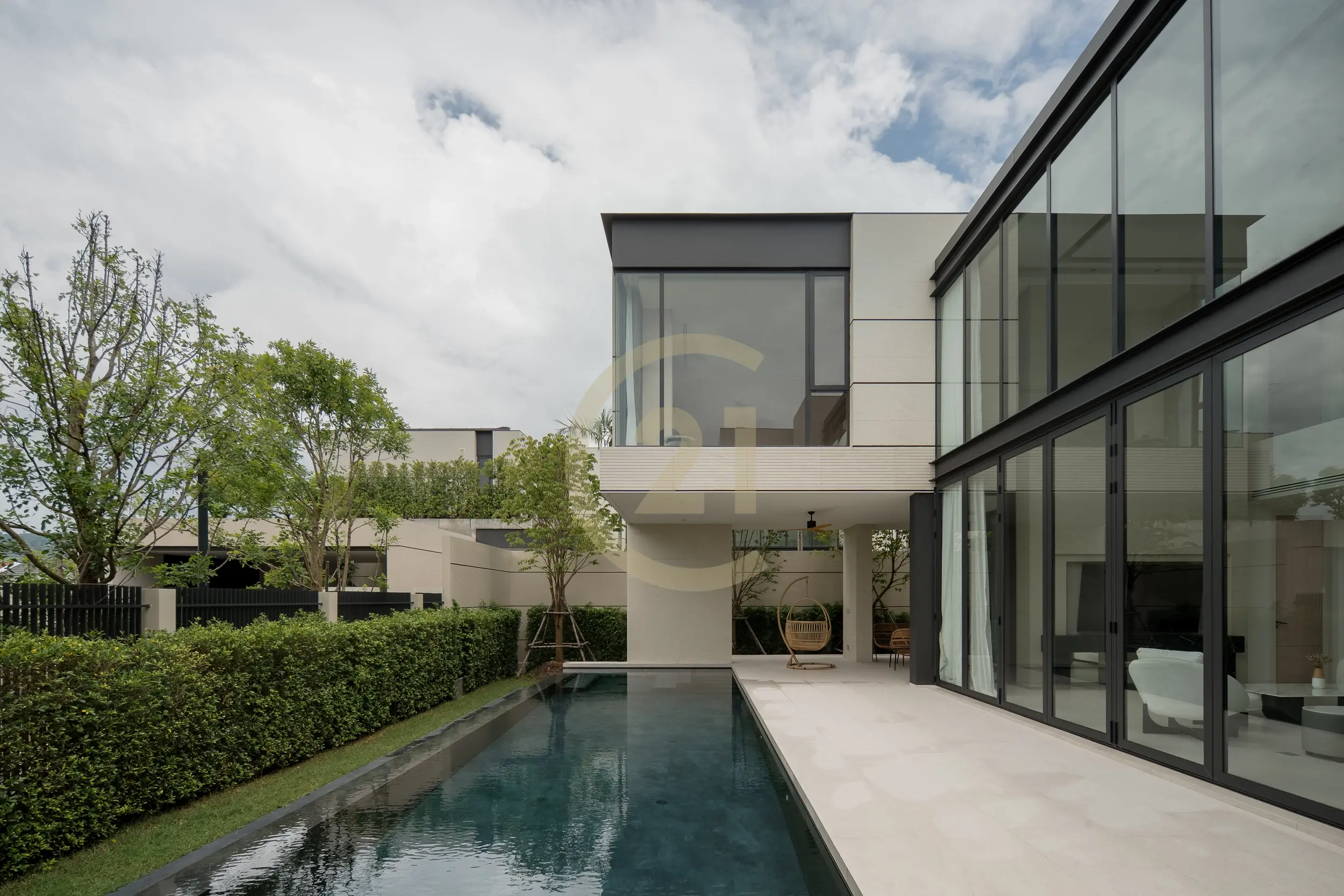 Luxurious 4-Bedroom Contemporary Villa with Pool in Chalong, Phuket