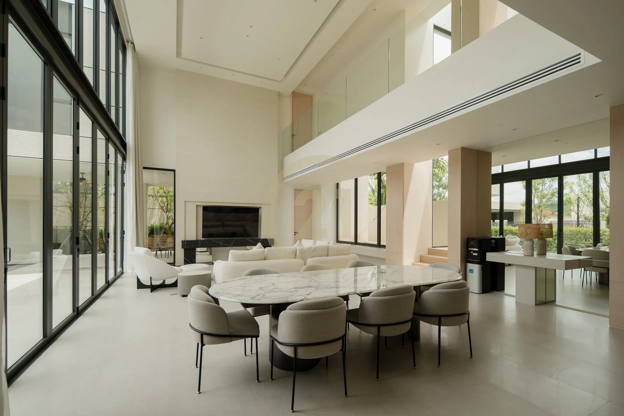 Luxurious 4-Bedroom Contemporary Villa with Pool in Chalong, Phuket
