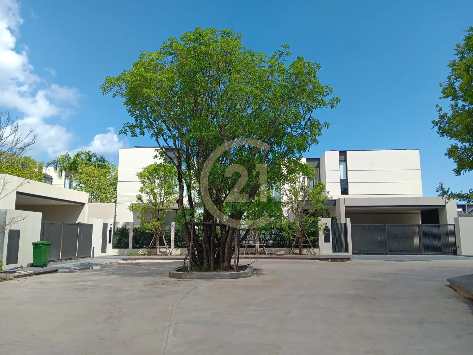 Luxurious 4-Bedroom Contemporary Villa with Pool in Chalong, Phuket