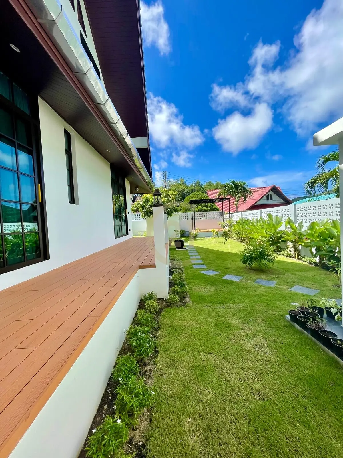 5-Bedroom Private Pool Villa for Rent in Saiyuan, Rawai