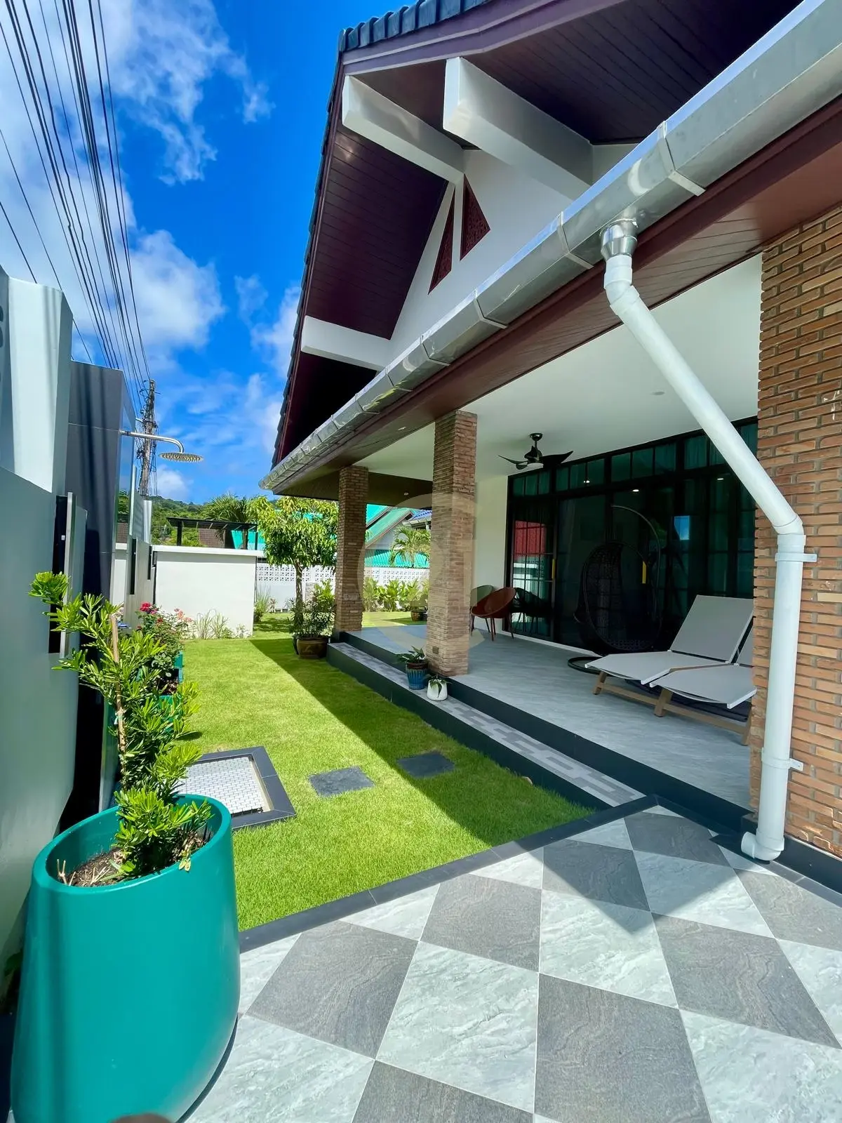 5-Bedroom Private Pool Villa for Rent in Saiyuan, Rawai
