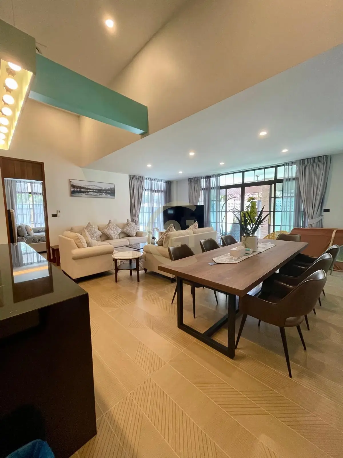 5-Bedroom Private Pool Villa for Rent in Saiyuan, Rawai