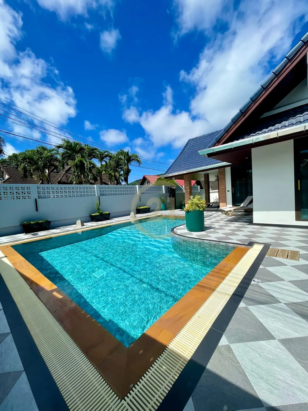 5-Bedroom Private Pool Villa for Rent in Saiyuan, Rawai