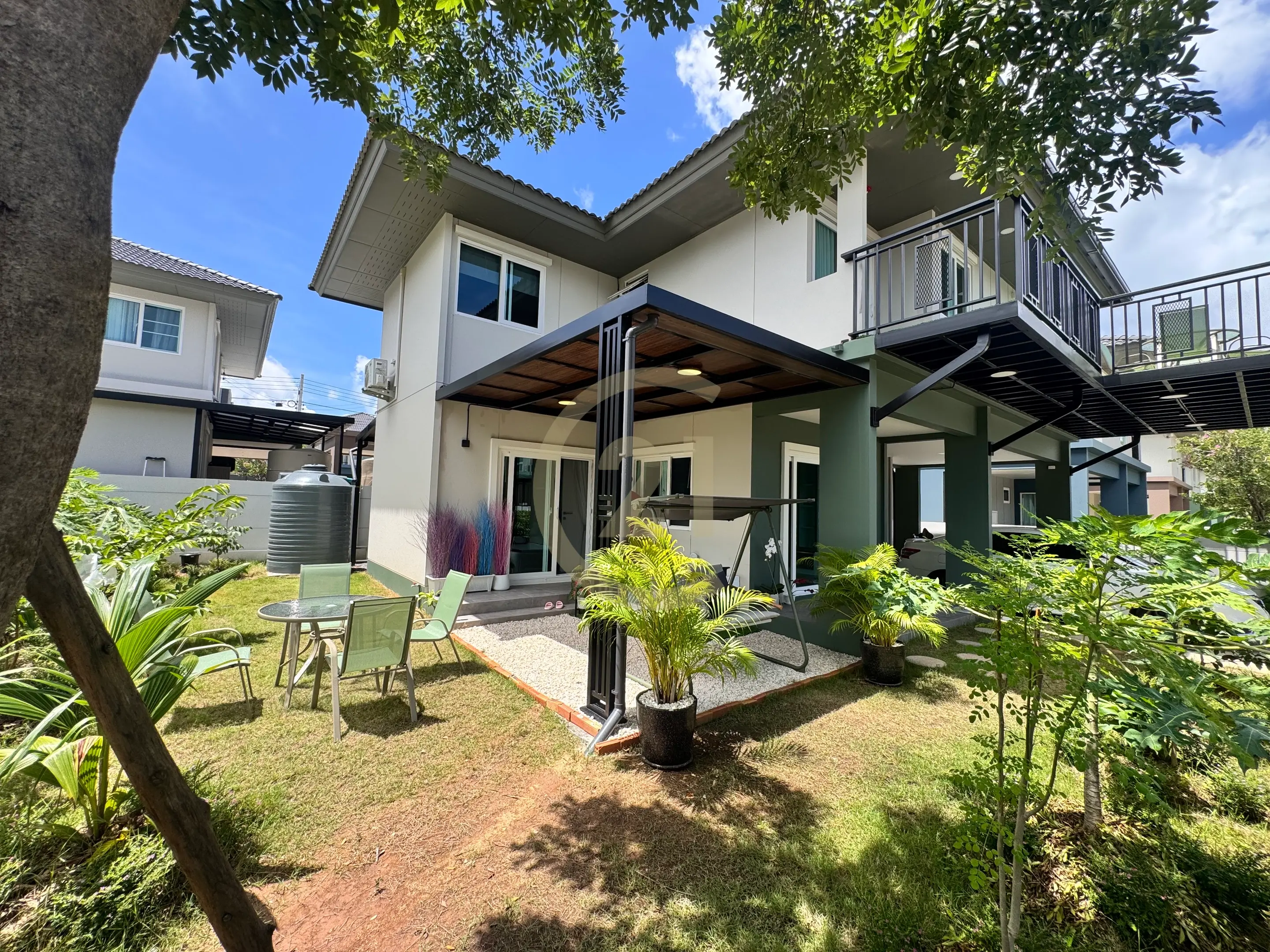 Charming 3-Bedroom House with Garden, Balcony, and Jacuzzi in Saransiri Koh Kaew Retreat