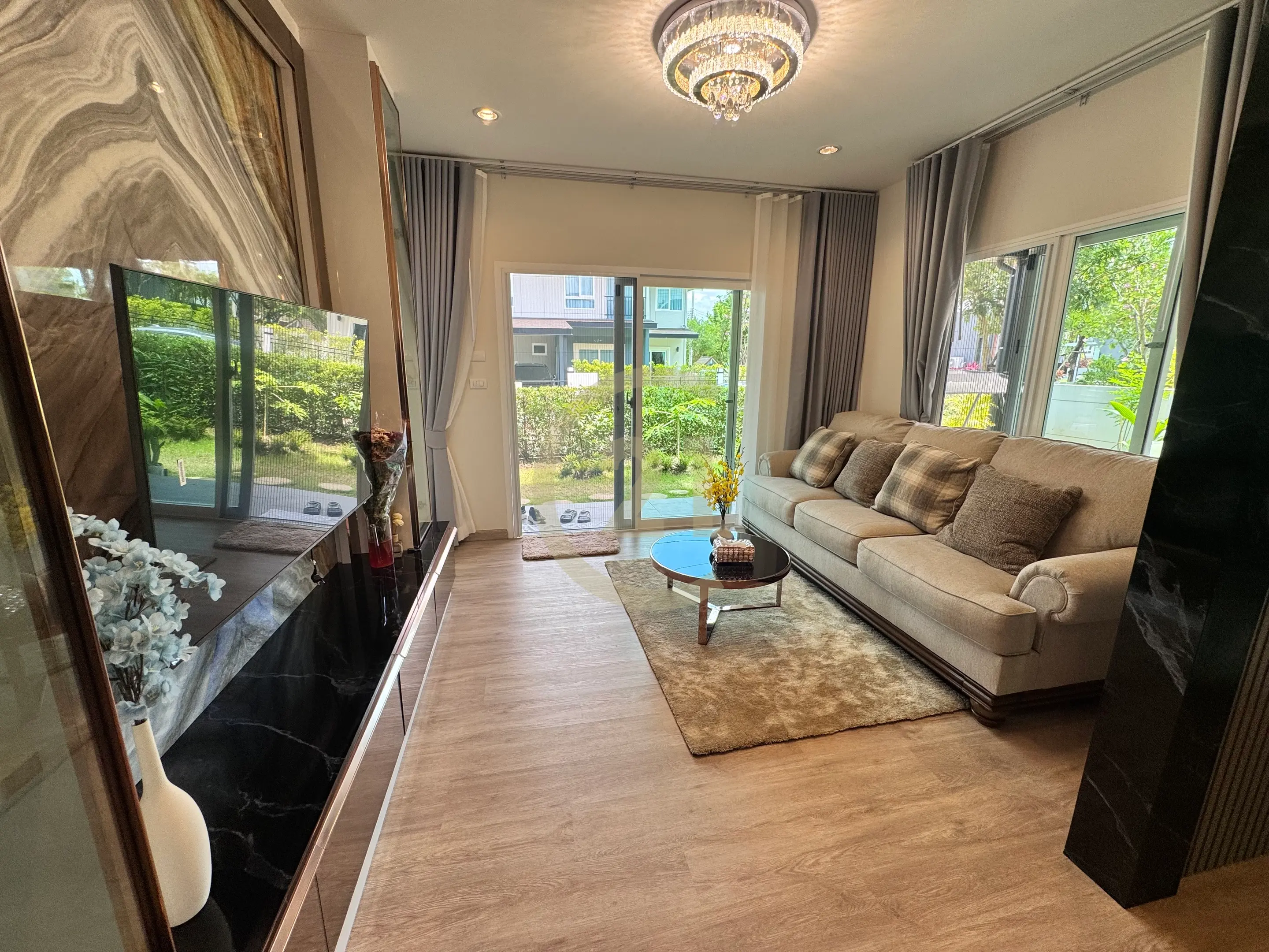 Charming 3-Bedroom House with Garden, Balcony, and Jacuzzi in Saransiri Koh Kaew Retreat