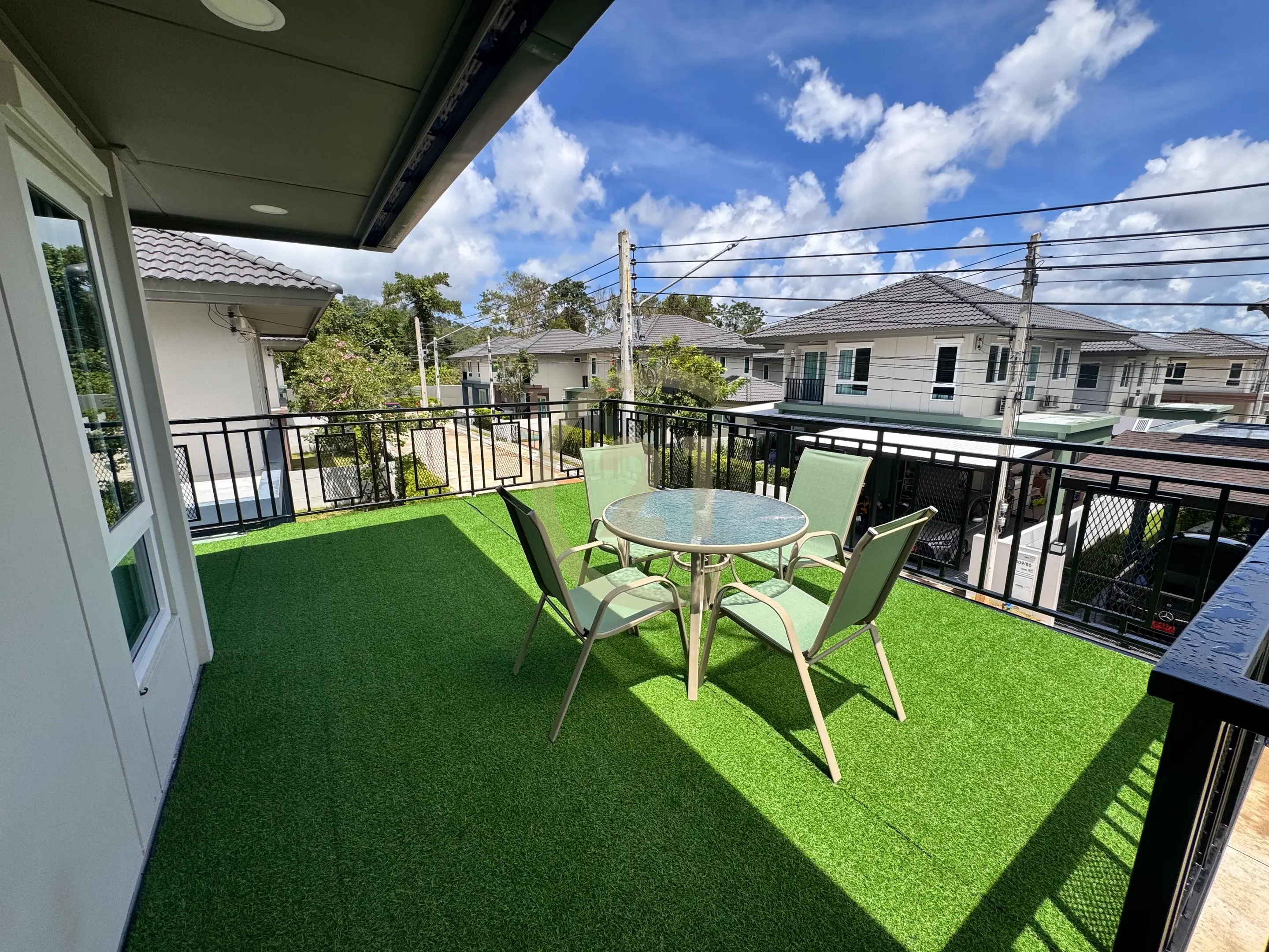Charming 3-Bedroom House with Garden, Balcony, and Jacuzzi in Saransiri Koh Kaew Retreat