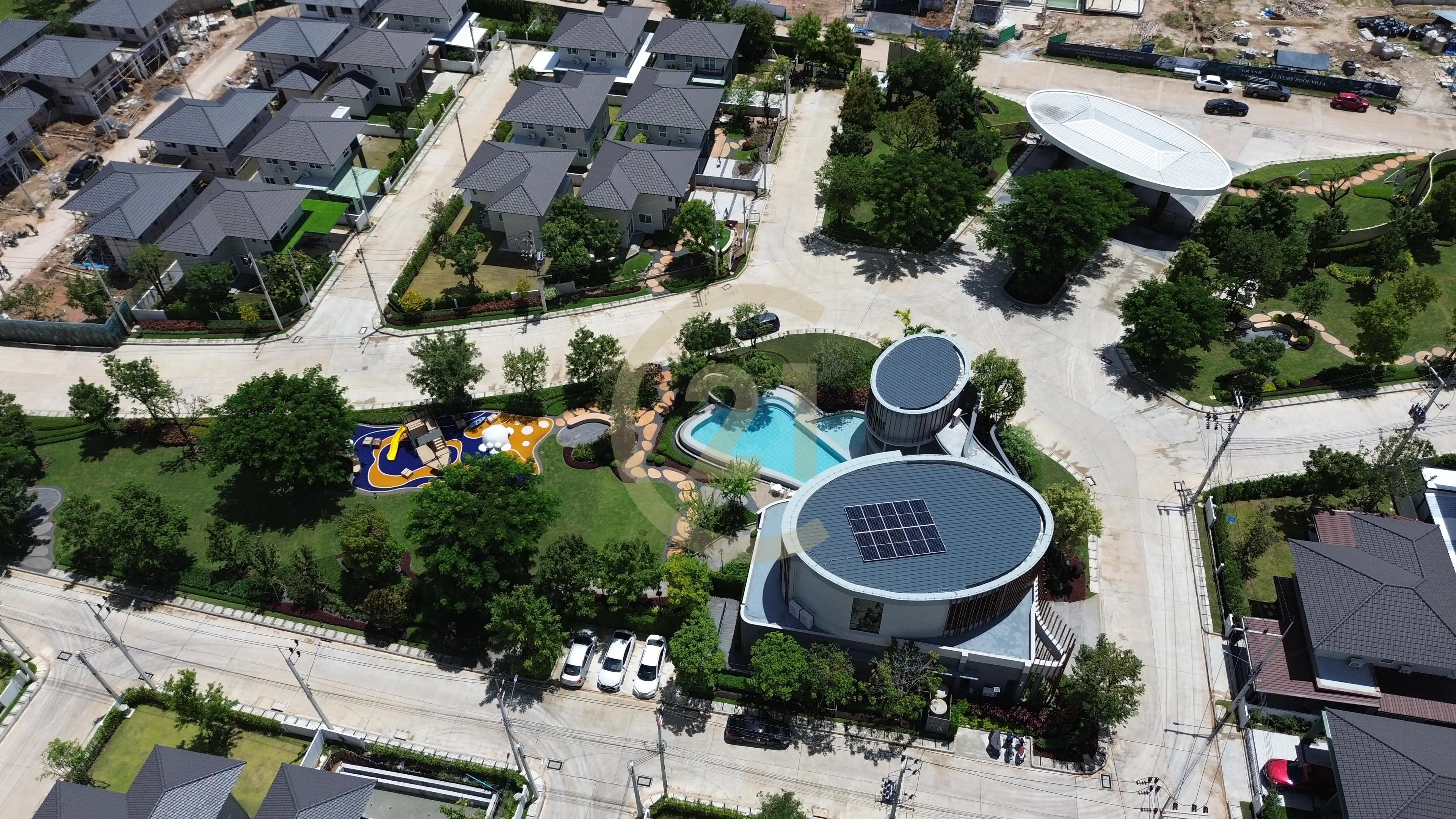 Charming 3-Bedroom House with Garden, Balcony, and Jacuzzi in Saransiri Koh Kaew Retreat