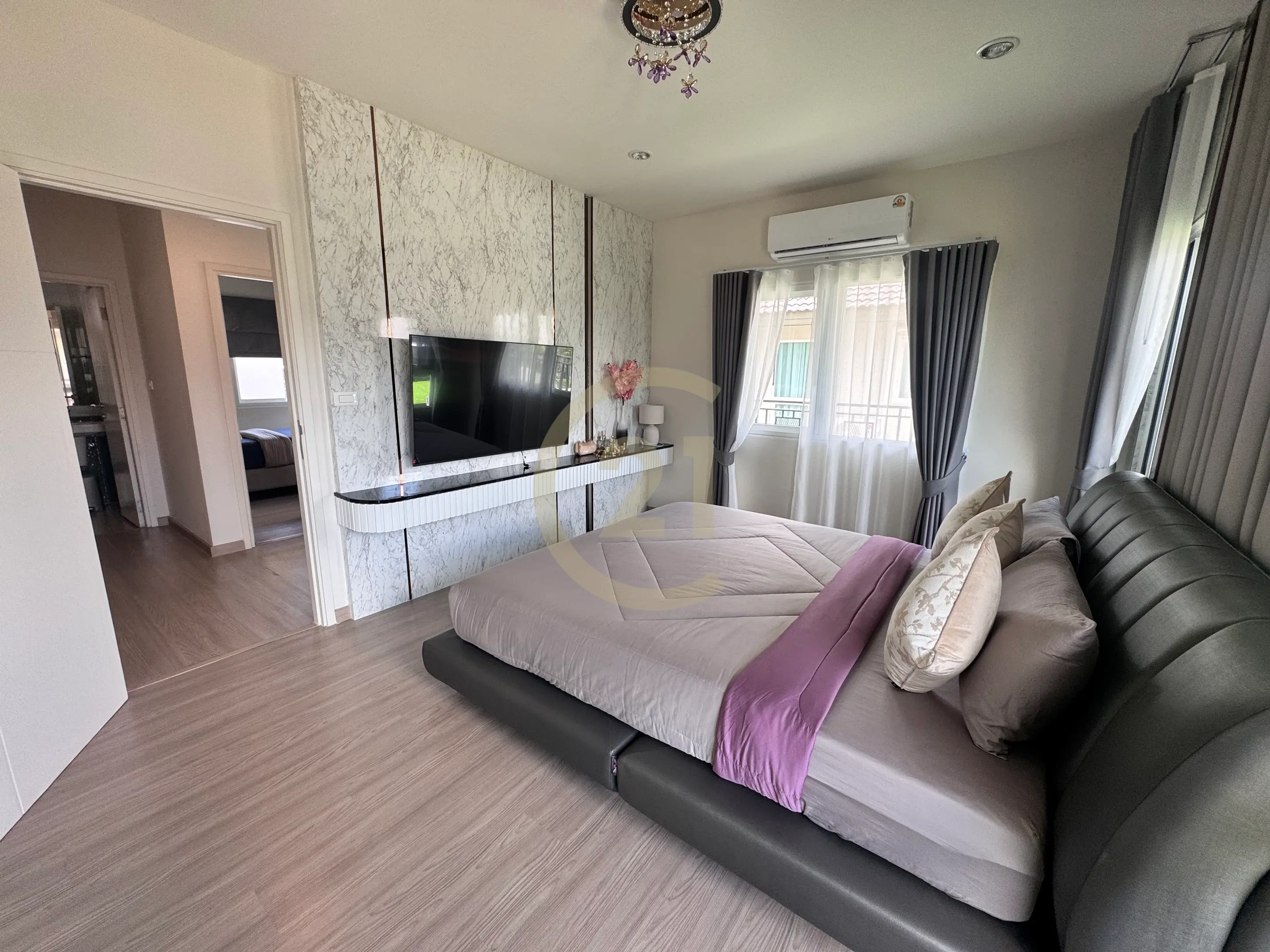 Charming 3-Bedroom House with Garden, Balcony, and Jacuzzi in Saransiri Koh Kaew Retreat