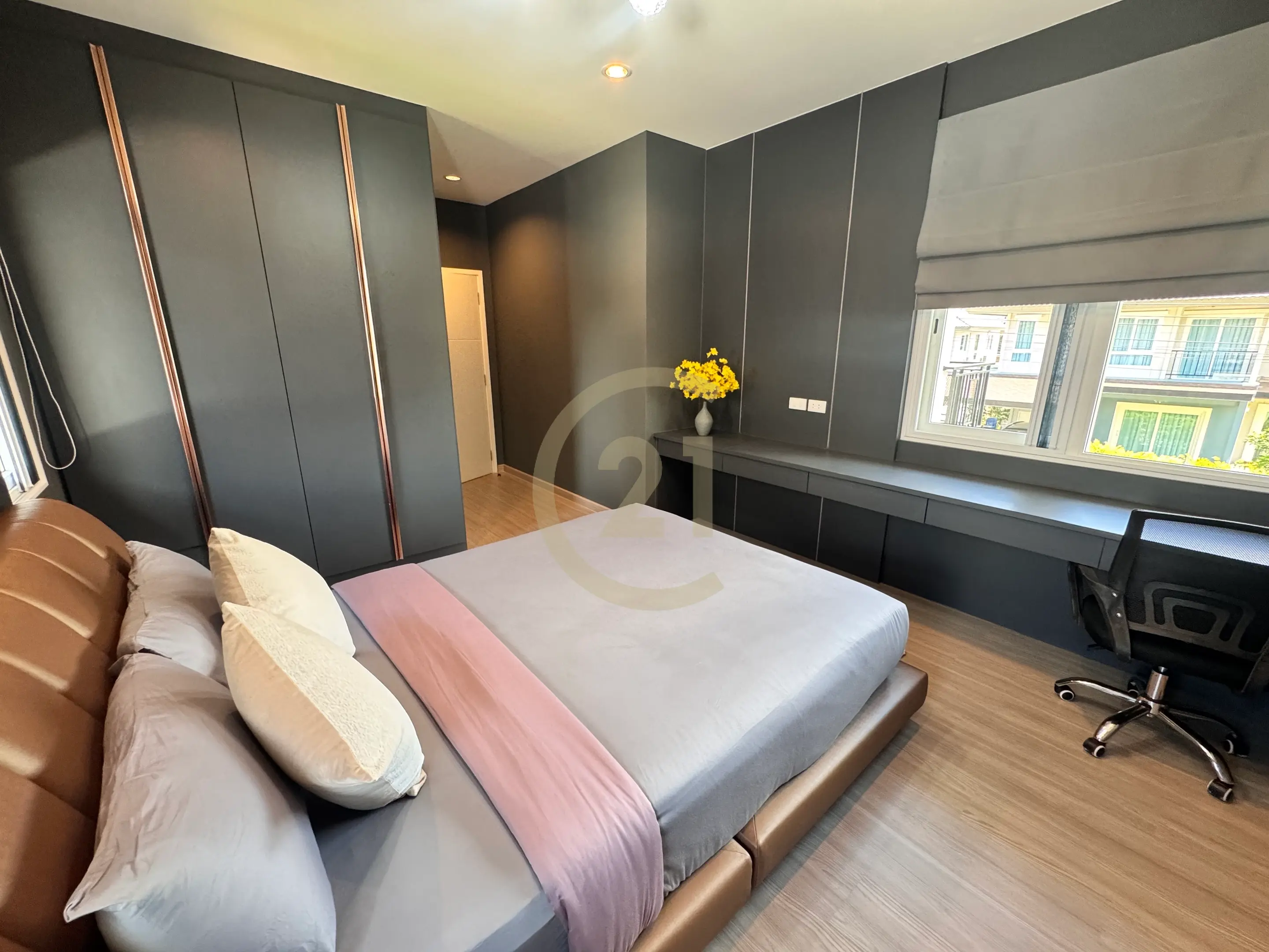 Charming 3-Bedroom House with Garden, Balcony, and Jacuzzi in Saransiri Koh Kaew Retreat