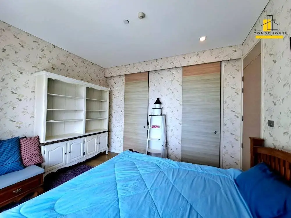 Spacious 2-Bedroom Condo with Balcony and Waterfront Views in Na Chom Thian
