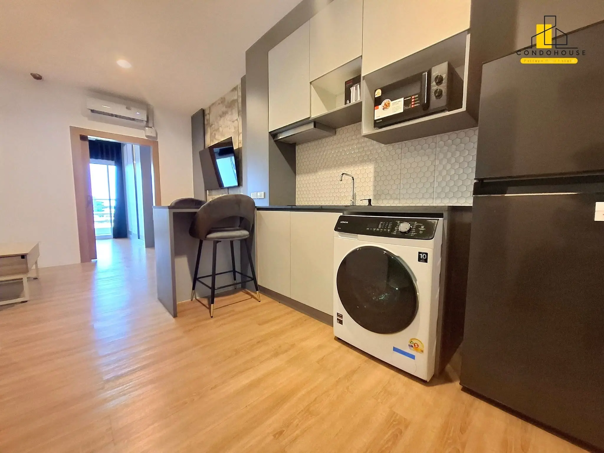Cozy 1-Bedroom Home with Modern Kitchen and Balcony in Nong Prue, Pattaya