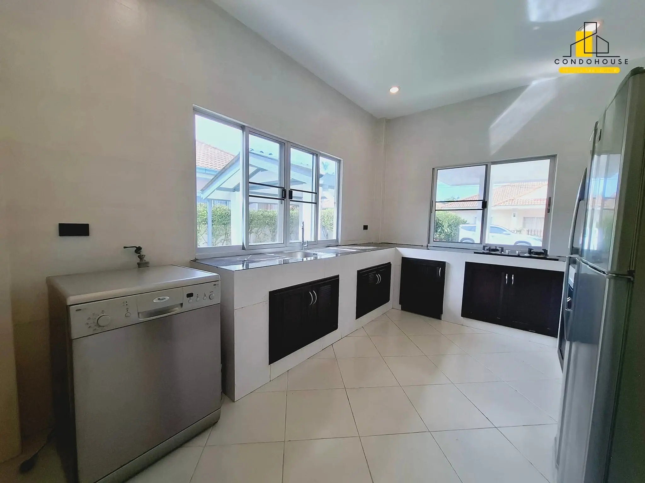 Comfortable 3-Bedroom Single-Story House with Pool in Quiet Nong Prue Corner Lot