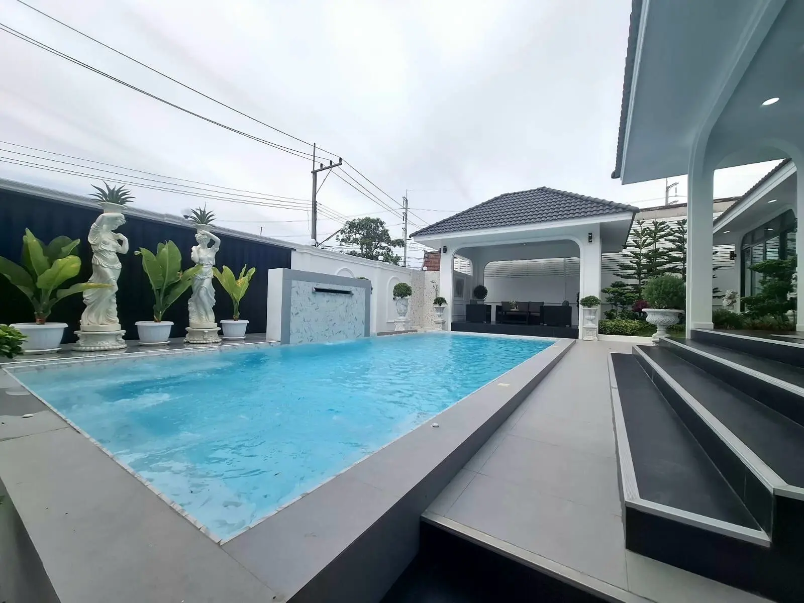 Spacious Single-Story 4-Bedroom Home with Stunning Pool in Huai Yai, Pattaya