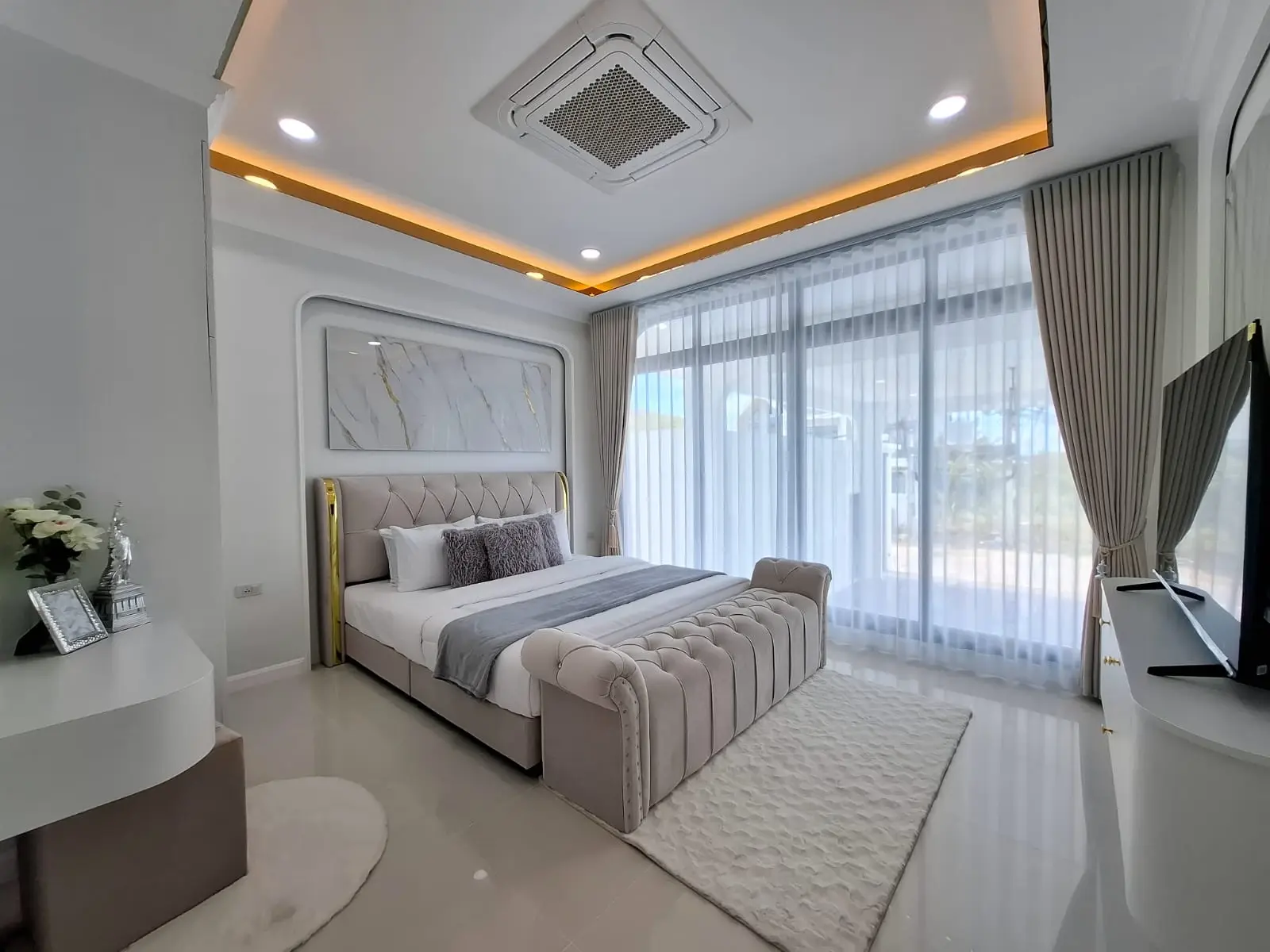 Spacious Single-Story 4-Bedroom Home with Stunning Pool in Huai Yai, Pattaya