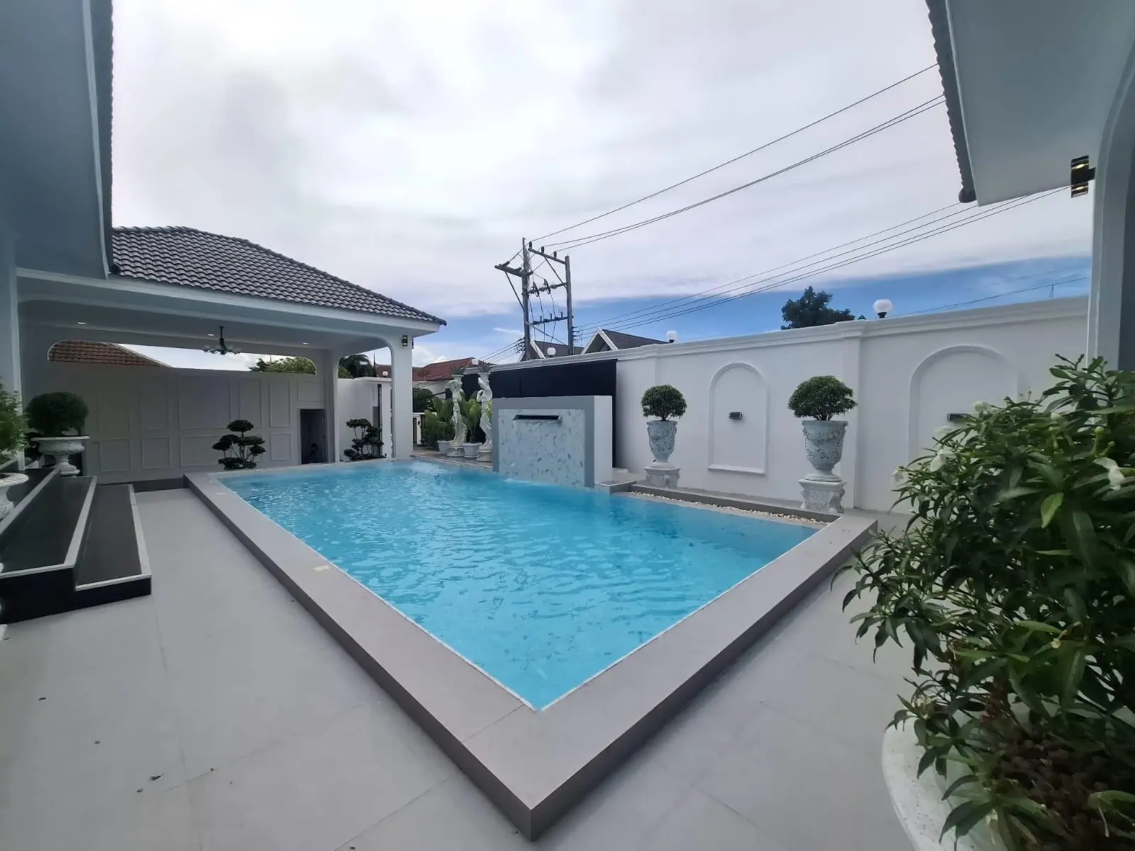 Spacious Single-Story 4-Bedroom Home with Stunning Pool in Huai Yai, Pattaya