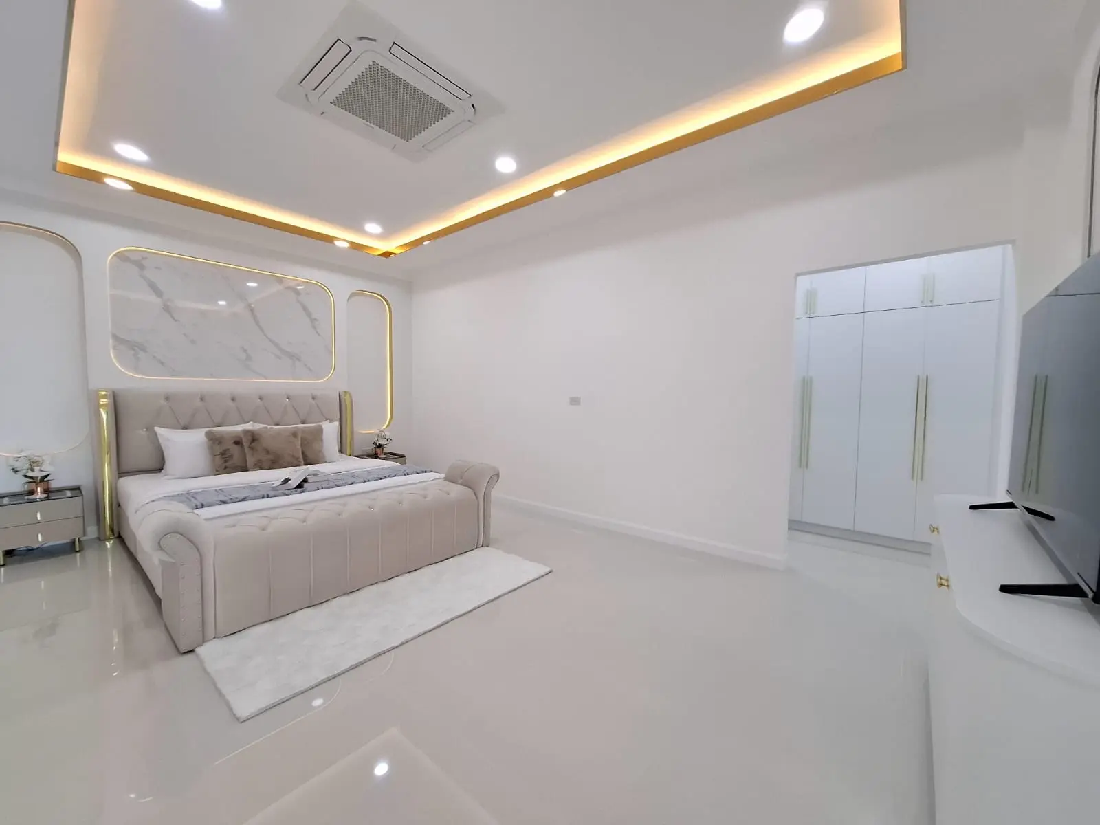 Spacious Single-Story 4-Bedroom Home with Stunning Pool in Huai Yai, Pattaya
