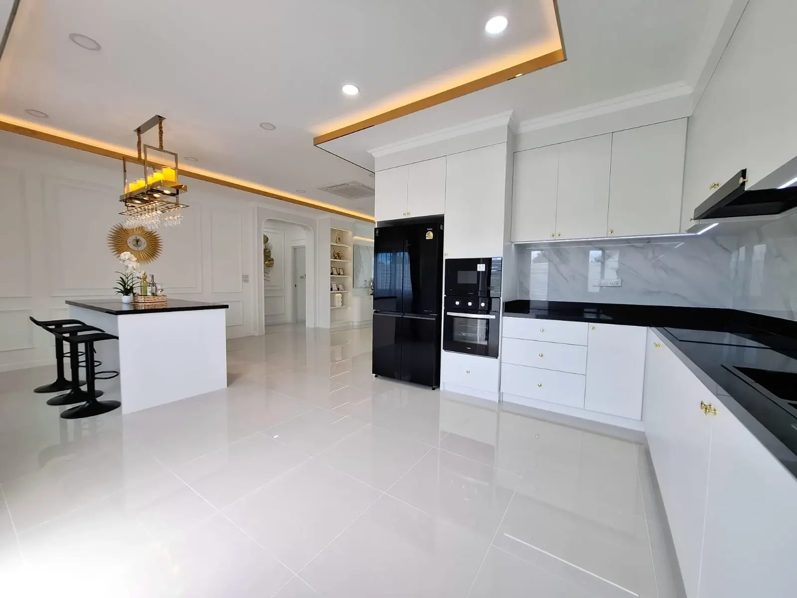 Spacious Single-Story 4-Bedroom Home with Stunning Pool in Huai Yai, Pattaya