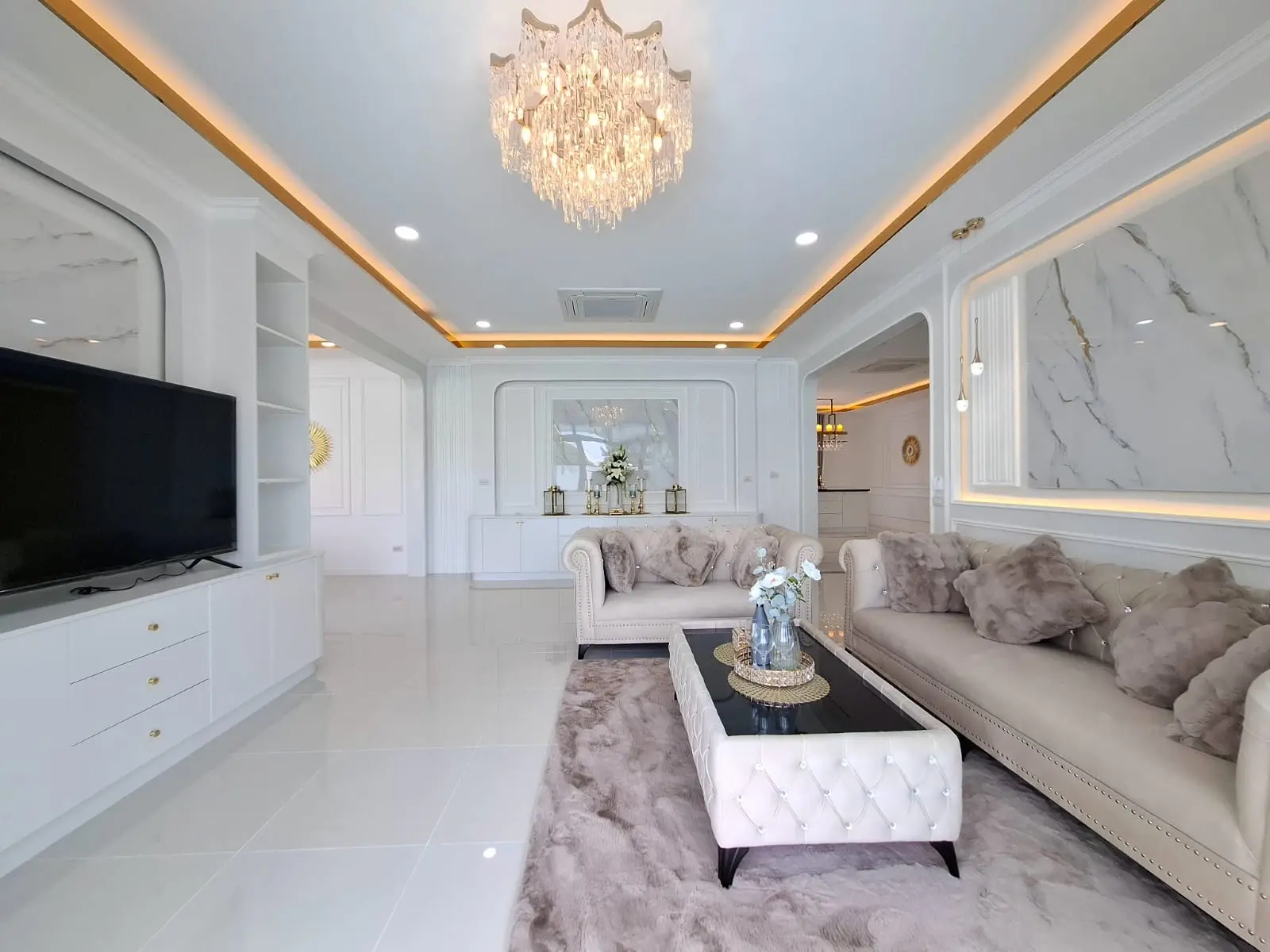 Spacious Single-Story 4-Bedroom Home with Stunning Pool in Huai Yai, Pattaya