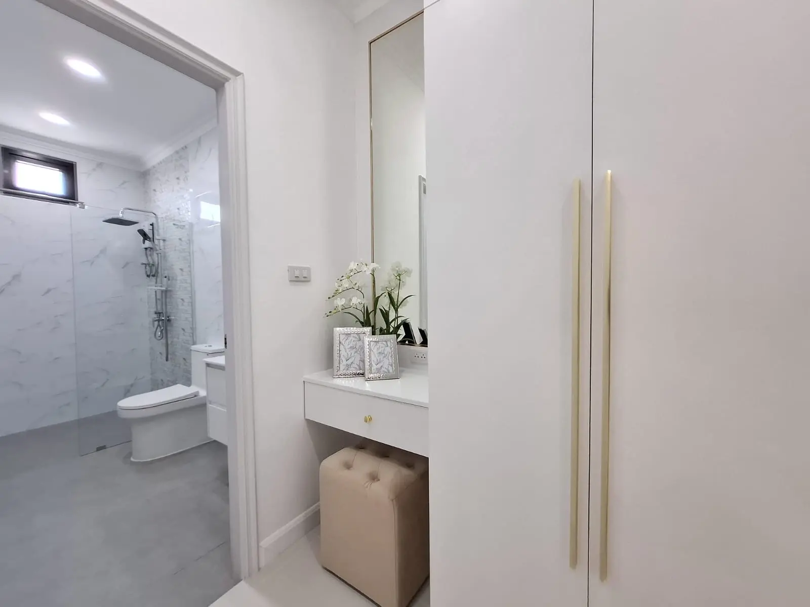 Spacious Single-Story 4-Bedroom Home with Stunning Pool in Huai Yai, Pattaya