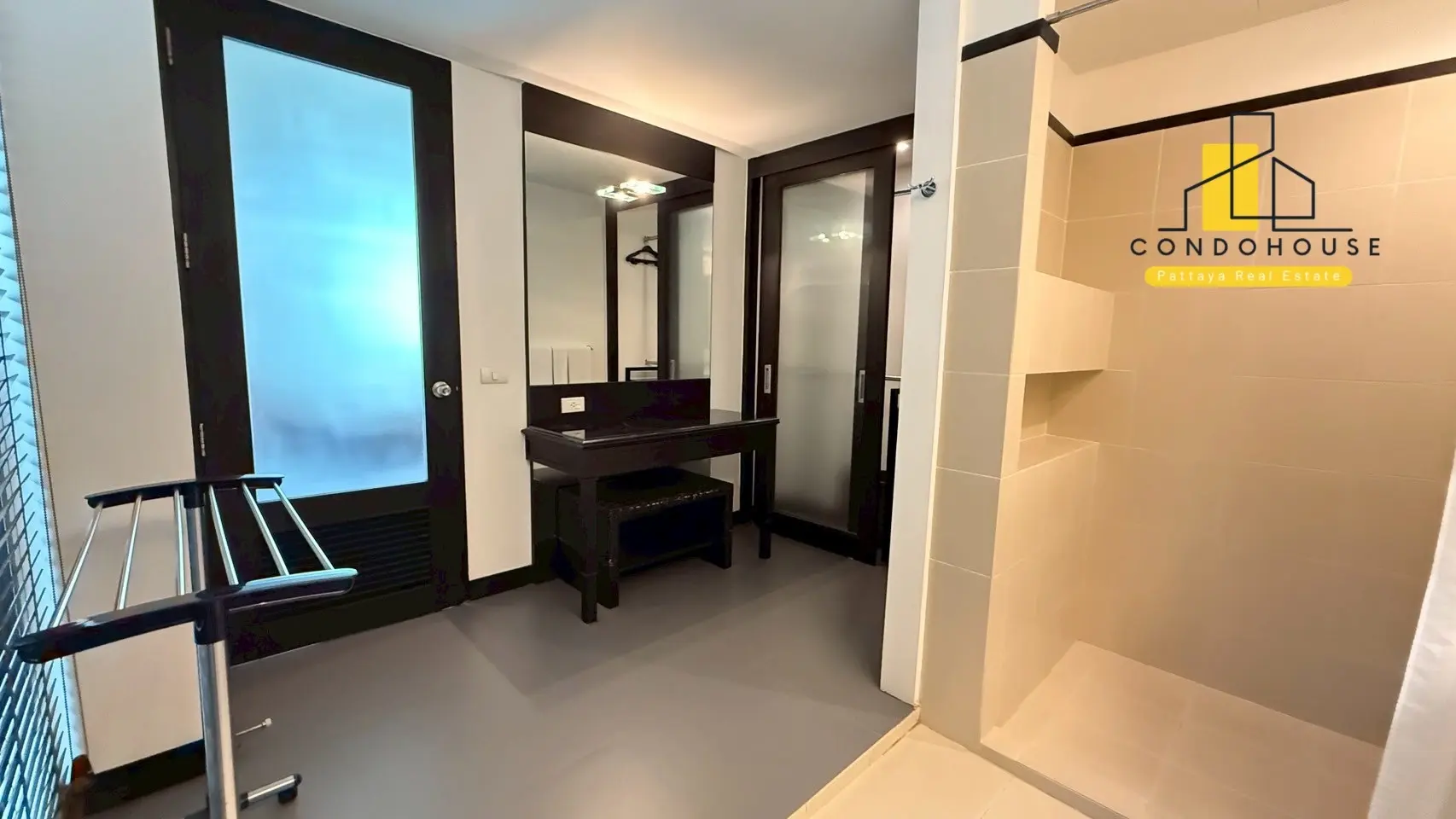Cozy 1-Bedroom Duplex Condo with Loft & Rooftop Pool in Pattaya