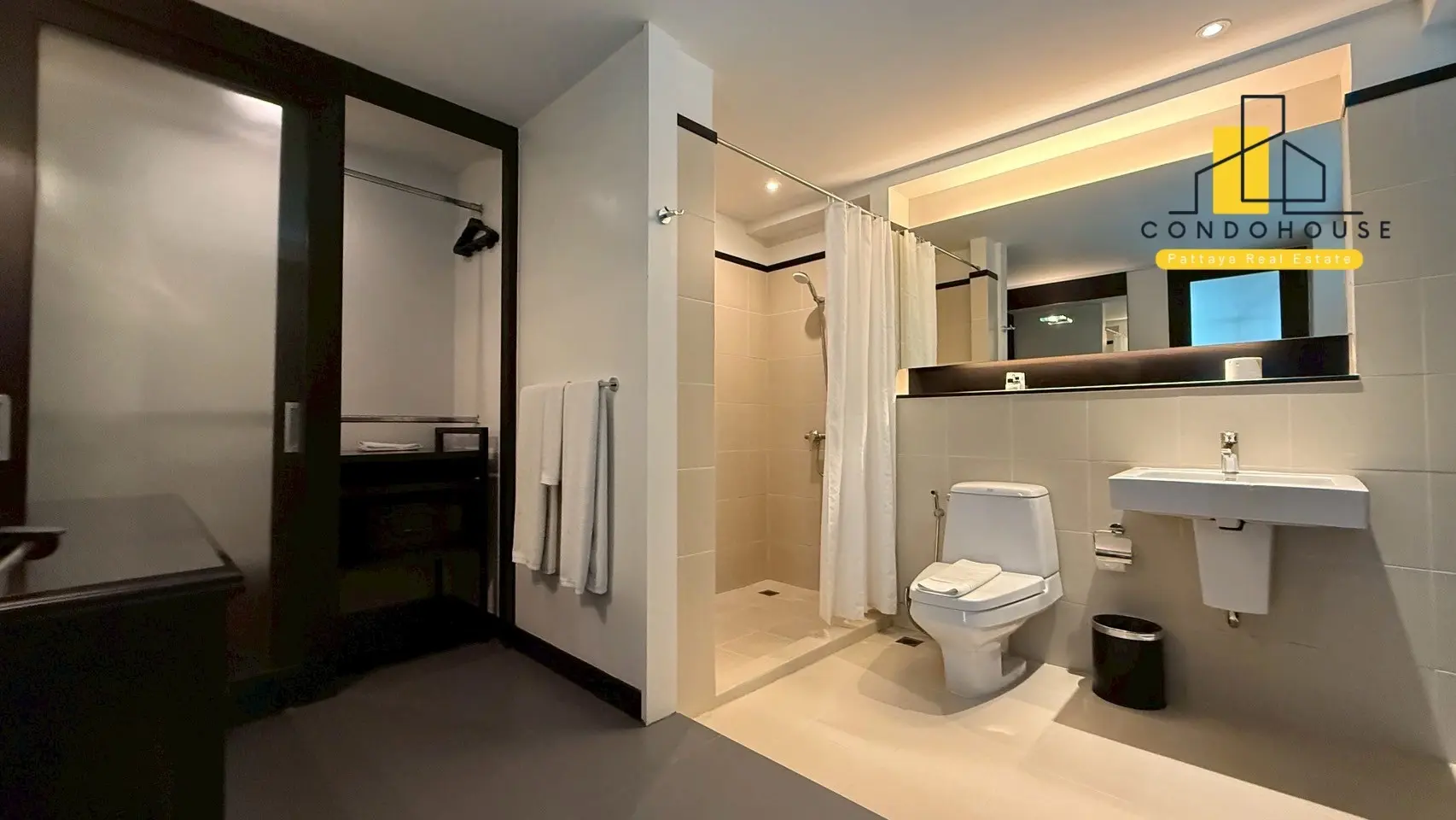 Cozy 1-Bedroom Duplex Condo with Loft & Rooftop Pool in Pattaya