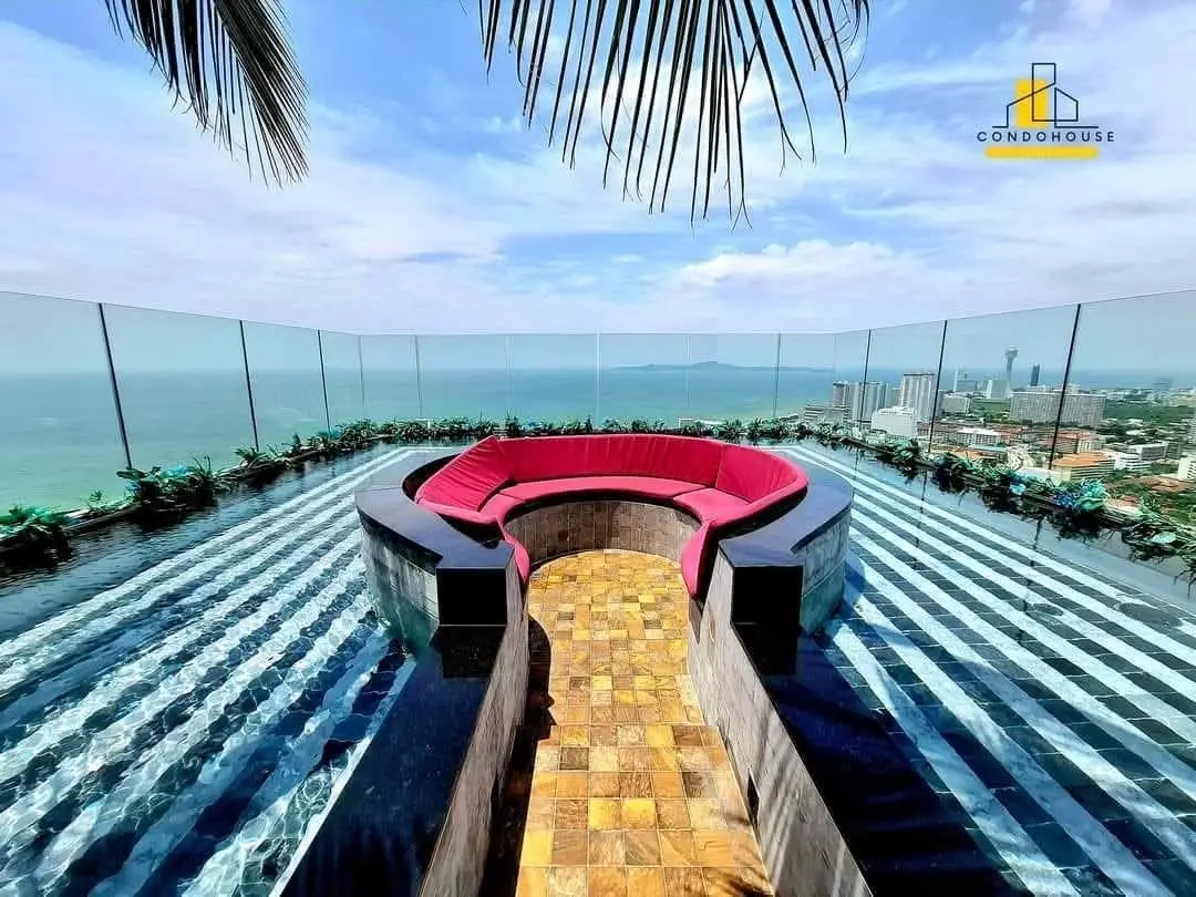 Modern 1-Bed Condo on 14th Floor with Rooftop Infinity Pool & Ocean Views in Pattaya