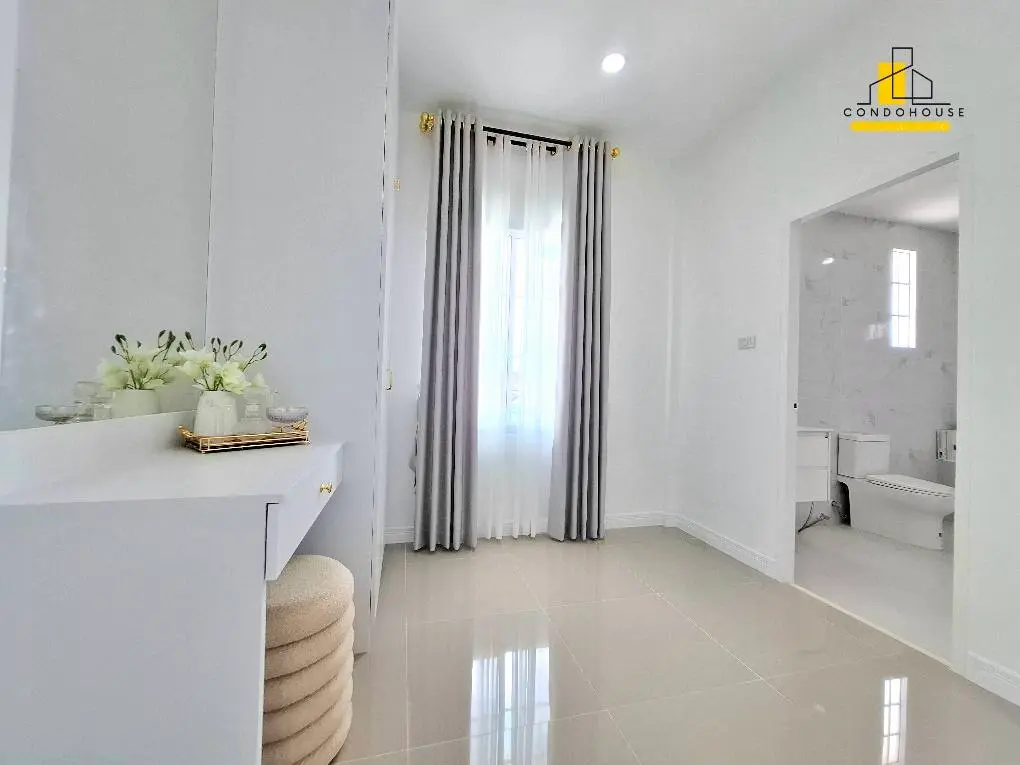 Comfortable 4-Bedroom Family Home with Spacious Living Areas in Pattaya