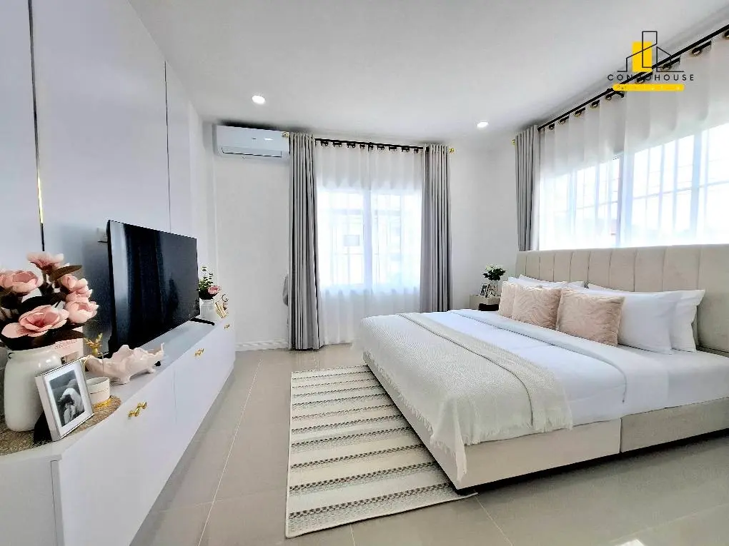 Comfortable 4-Bedroom Family Home with Spacious Living Areas in Pattaya
