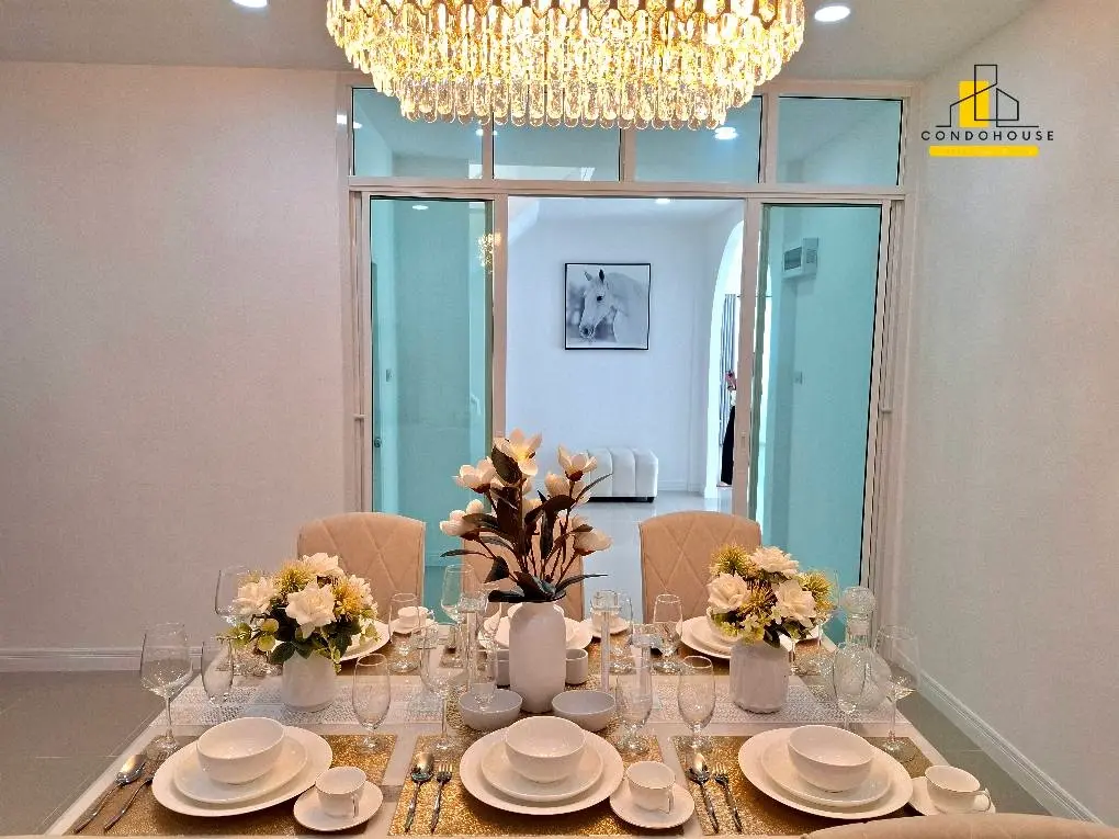 Comfortable 4-Bedroom Family Home with Spacious Living Areas in Pattaya