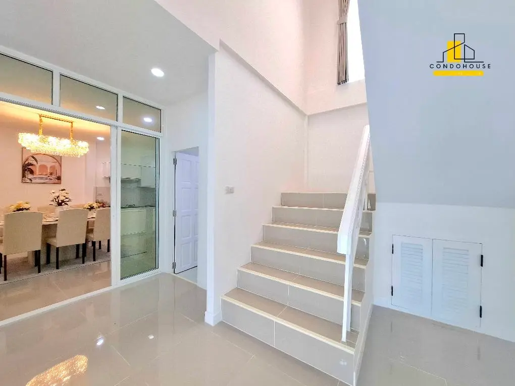 Comfortable 4-Bedroom Family Home with Spacious Living Areas in Pattaya