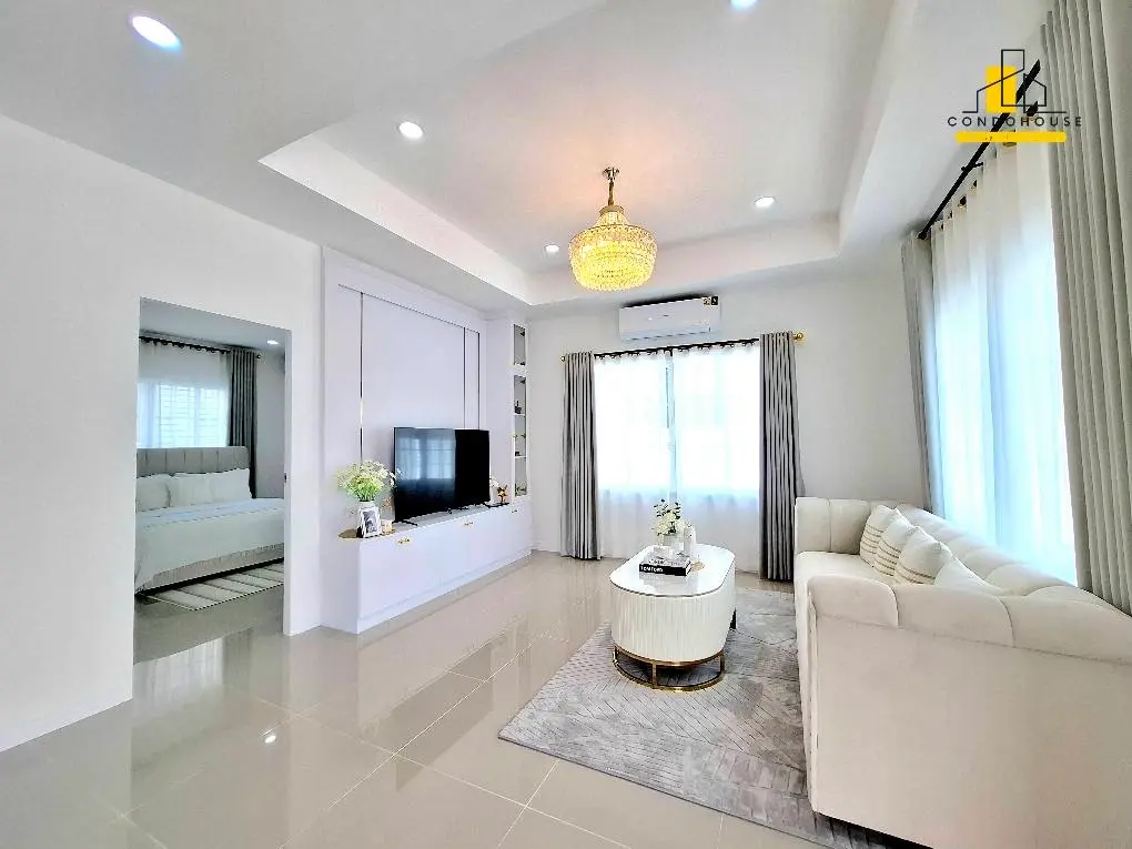 Comfortable 4-Bedroom Family Home with Spacious Living Areas in Pattaya