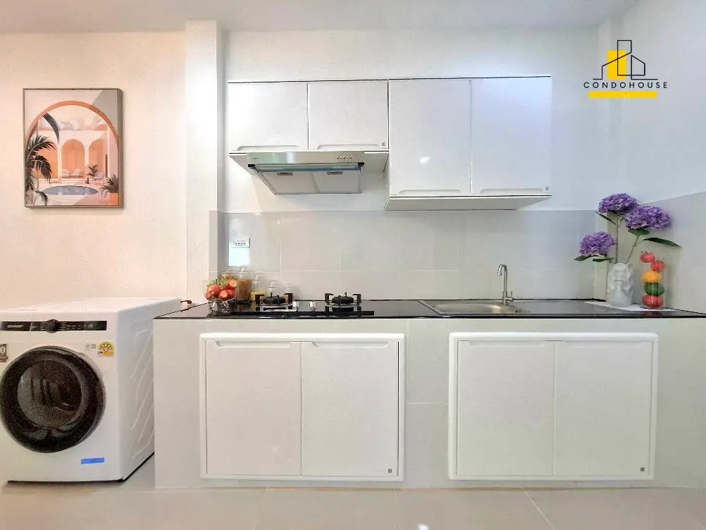 Comfortable 4-Bedroom Family Home with Spacious Living Areas in Pattaya