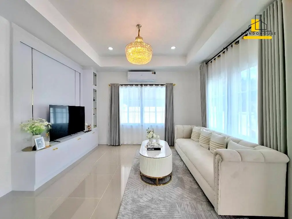 Comfortable 4-Bedroom Family Home with Spacious Living Areas in Pattaya