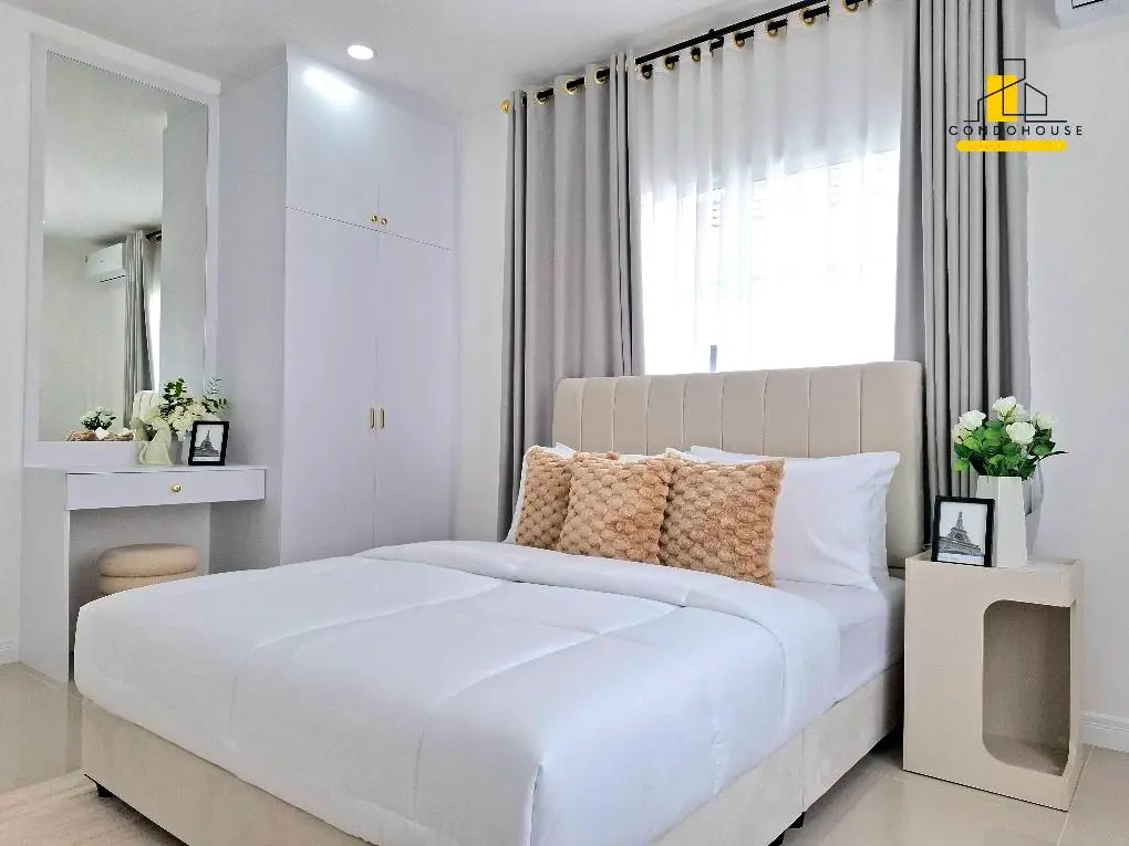 Comfortable 4-Bedroom Family Home with Spacious Living Areas in Pattaya