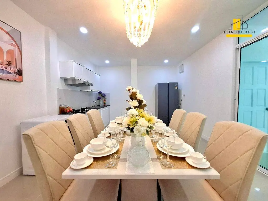 Comfortable 4-Bedroom Family Home with Spacious Living Areas in Pattaya