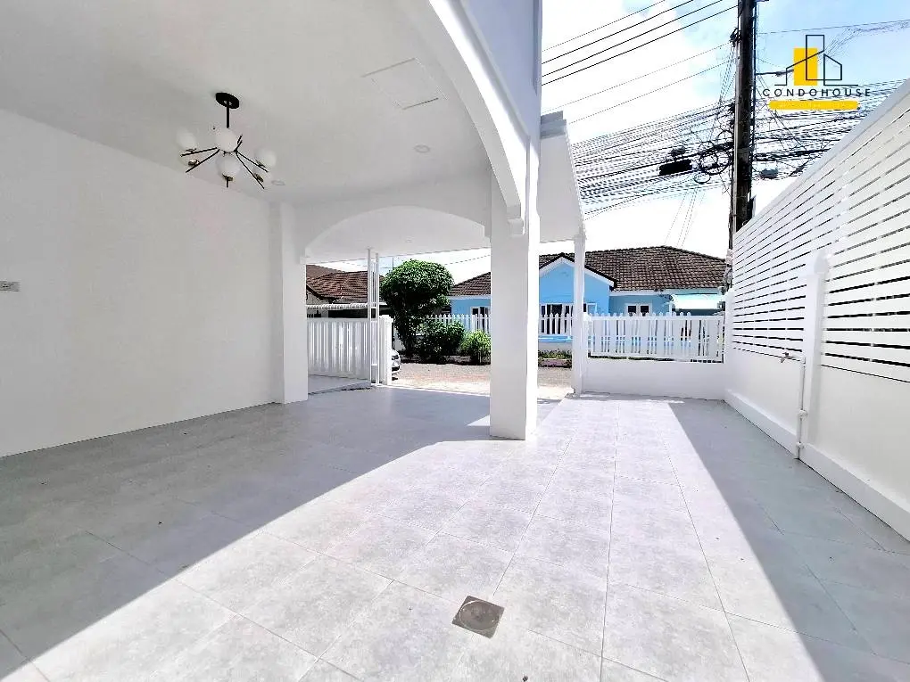 Comfortable 4-Bedroom Family Home with Spacious Living Areas in Pattaya