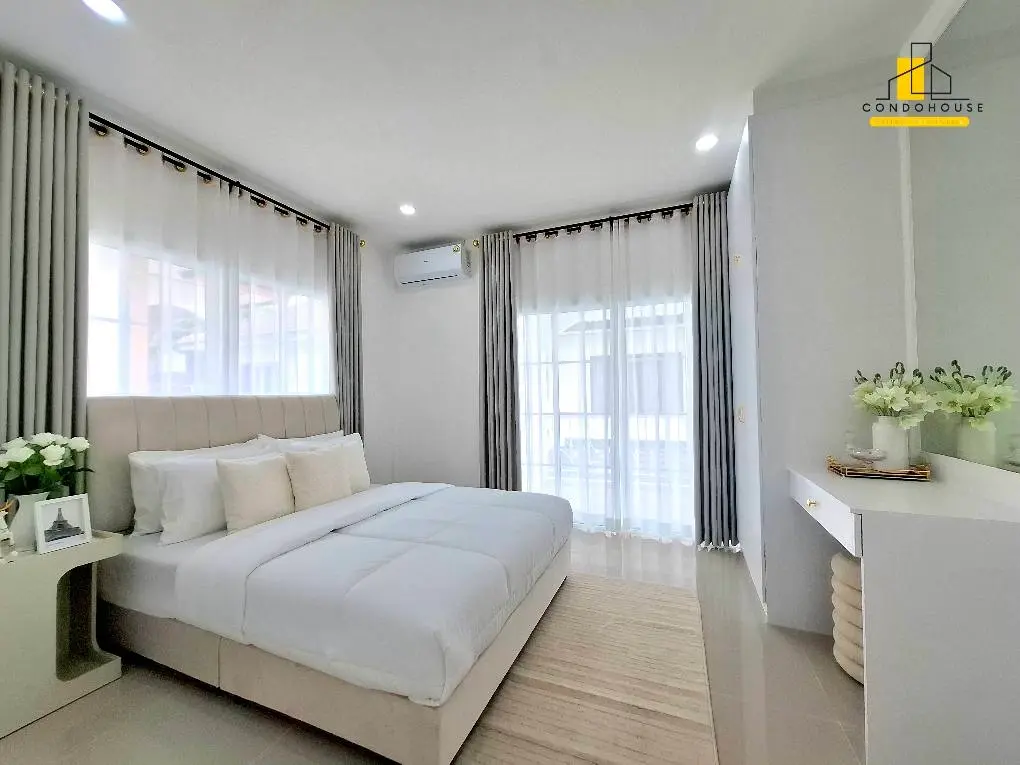 Comfortable 4-Bedroom Family Home with Spacious Living Areas in Pattaya
