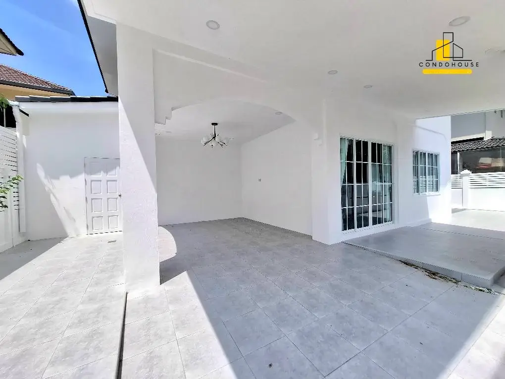 Comfortable 4-Bedroom Family Home with Spacious Living Areas in Pattaya