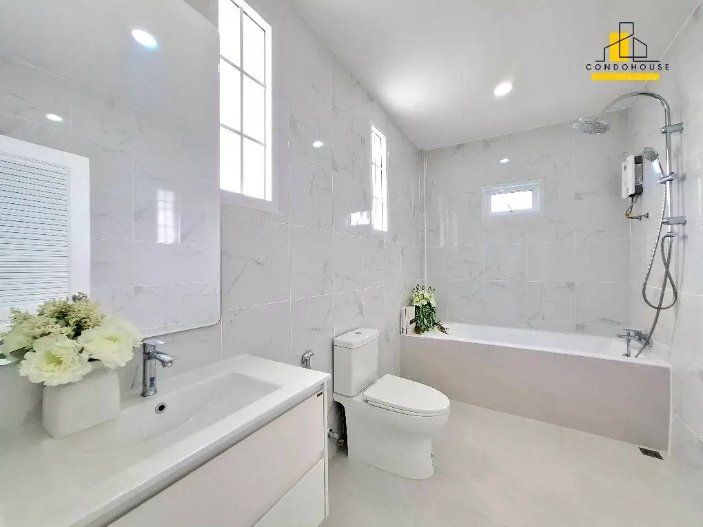 Comfortable 4-Bedroom Family Home with Spacious Living Areas in Pattaya
