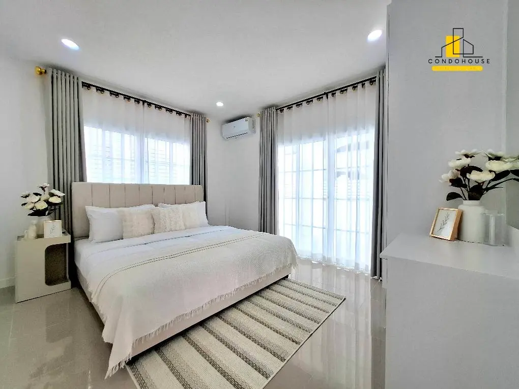 Comfortable 4-Bedroom Family Home with Spacious Living Areas in Pattaya