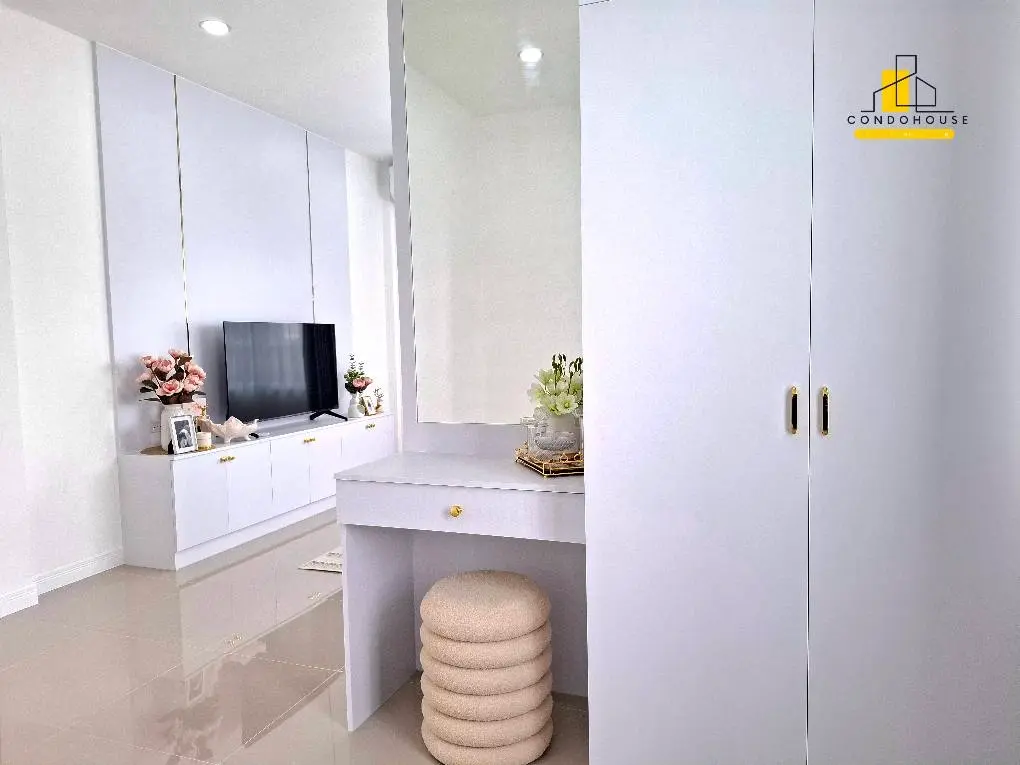 Comfortable 4-Bedroom Family Home with Spacious Living Areas in Pattaya