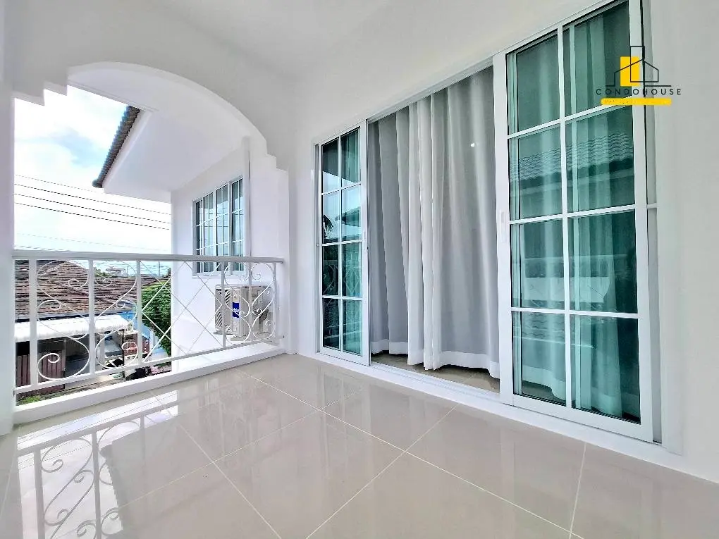 Comfortable 4-Bedroom Family Home with Spacious Living Areas in Pattaya