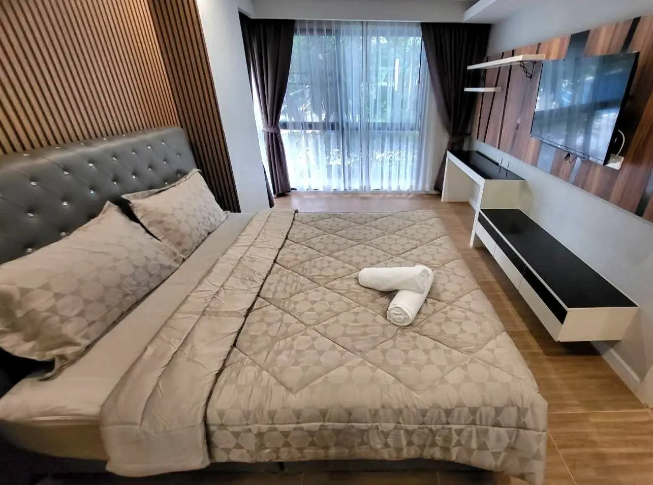 2-Bed, 2-Bath Condo with Modern Touches and Relaxing Pool Area in Pattaya Jomtien