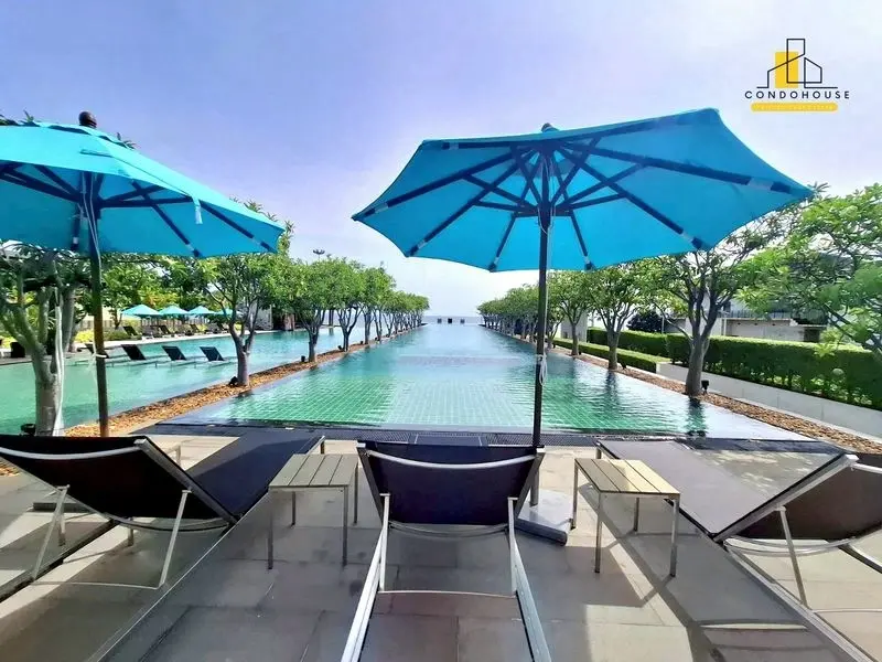 Spacious 2-Bedroom Condo on the 26th Floor with Stunning Ocean Views in Pattaya Jomtien