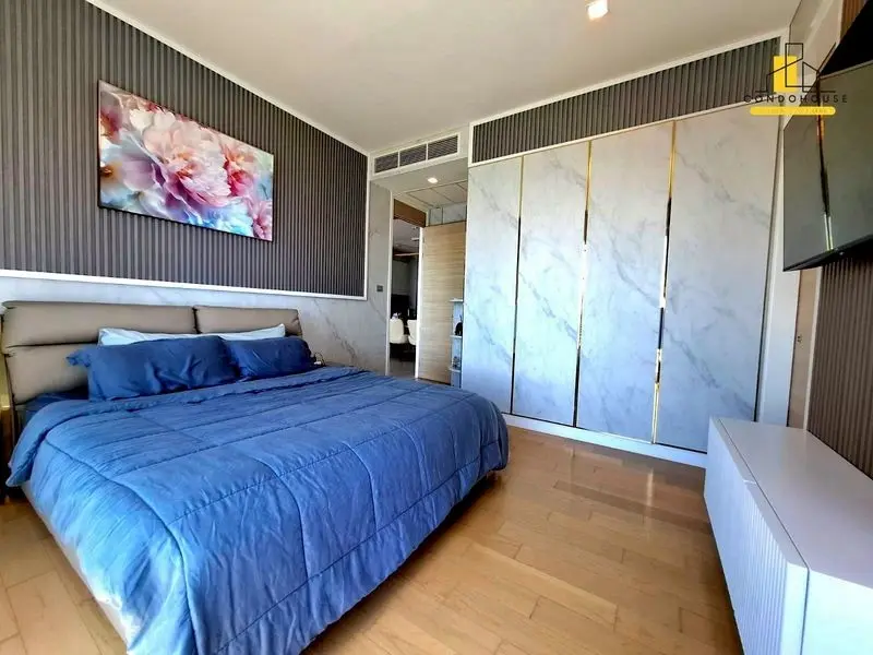 Spacious 2-Bedroom Condo on the 26th Floor with Stunning Ocean Views in Pattaya Jomtien